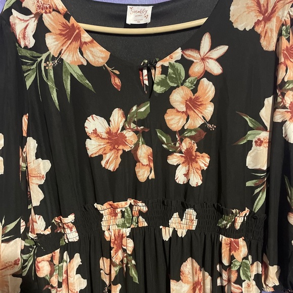 Women Black Floral Dress - Picture 5 of 8